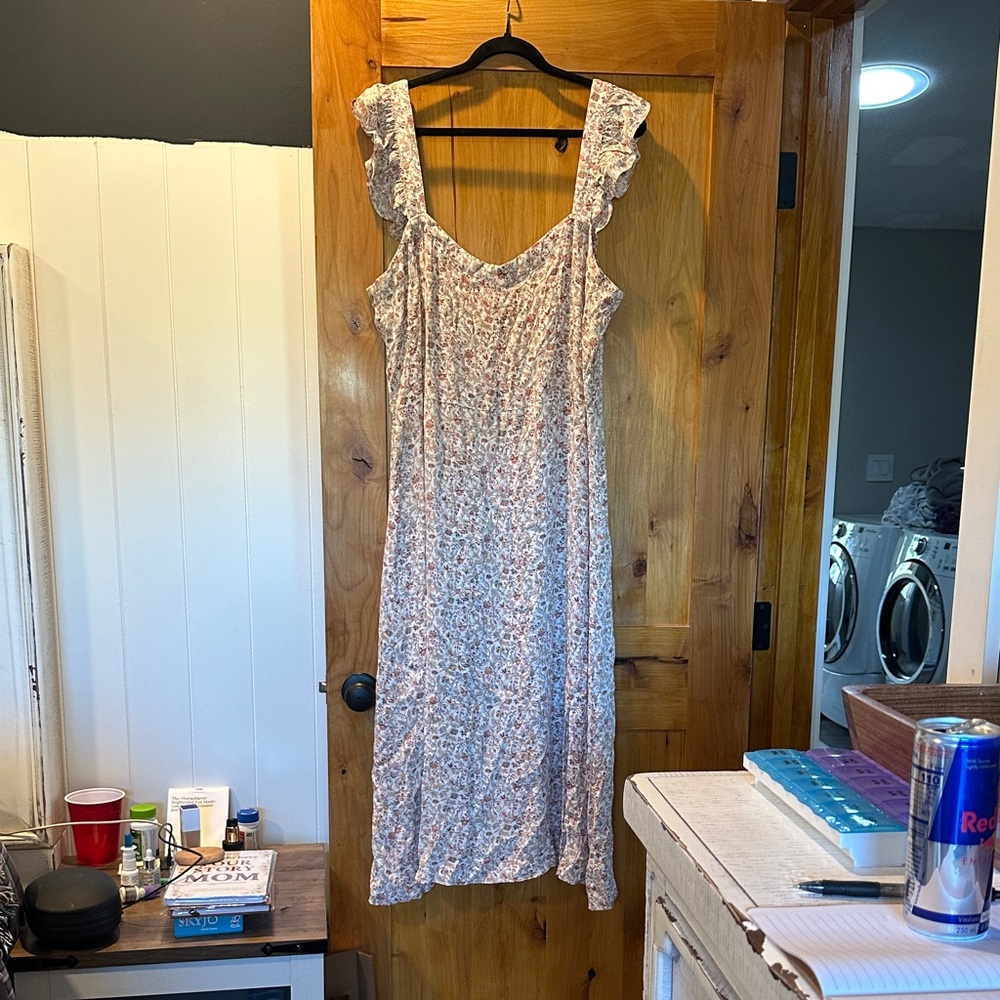 Chic Floral Maxi Dress in Cream by Loft